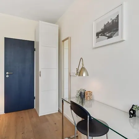 Appartement Elegant 1br Apt, Balcony, Pool, Central Location Luxembourg