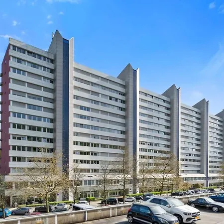 Elegant 1br Apt, Balcony, Pool, Central Location Luxembourg
