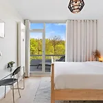 דירה Elegant 1br Apt, Balcony, Pool, Central Location