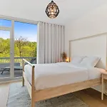 דירה Elegant 1br Apt, Balcony, Pool, Central Location *