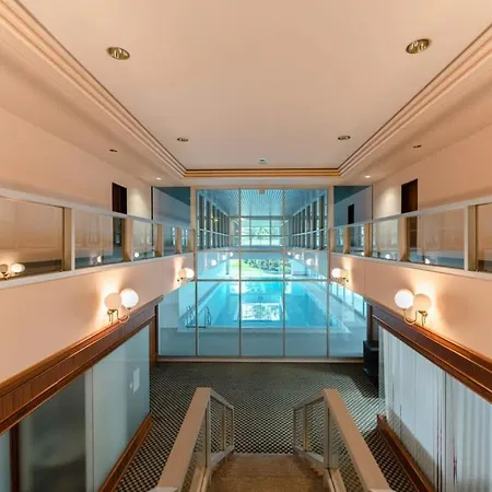 Elegant 1br Apt, Balcony, Pool, Central Location Apartman