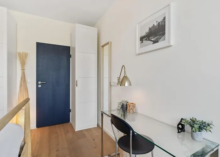 Apartment Elegant 1br Apt, Balcony, Pool, Central Location Luxembourg