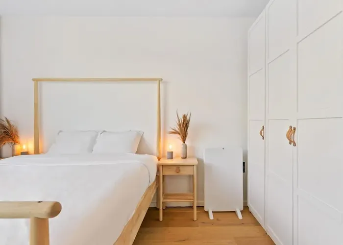 Апартаменты Elegant 1br Apt, Balcony, Pool, Central Location