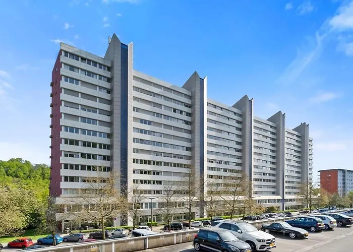 Elegant 1br Apt, Balcony, Pool, Central Location Luxembourg