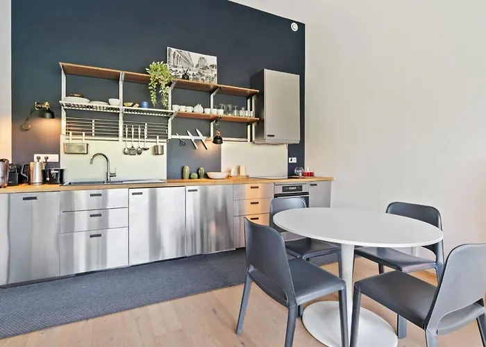 Apartment Elegant 1br Apt, Balcony, Pool, Central Location Luxembourg